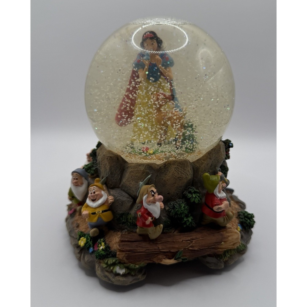 6" Disney Snow White And The Seven Dwarfs Heigh Ho Snow globe Music Box